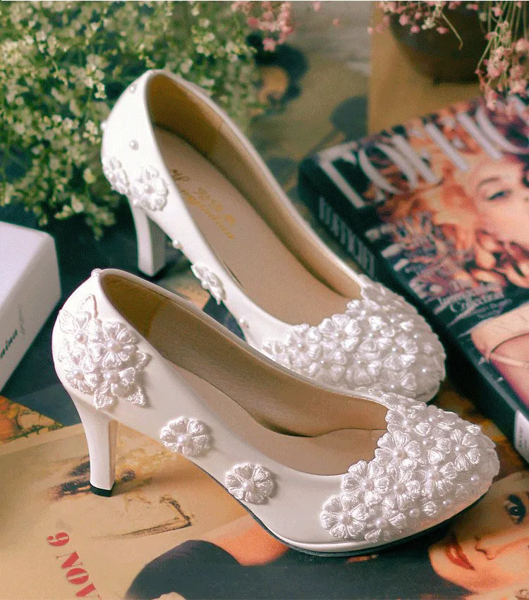 Sweet Cheap Flat Pearls Wedding Shoes For Bride 3D Lace Appliqued Prom High Heels Ankle Strap Plus Size Pointed Toe Bridal Shoes