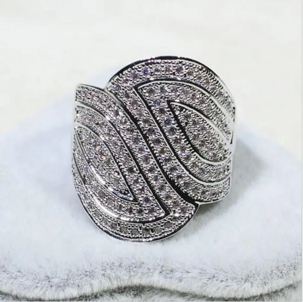 女性ジュエリーサイズ5-10のための贅沢な14ktホワイトゴールド埋められた110ピース5a czの葉ワイドダイヤモンドの宝石リングの婚約の結婚指輪