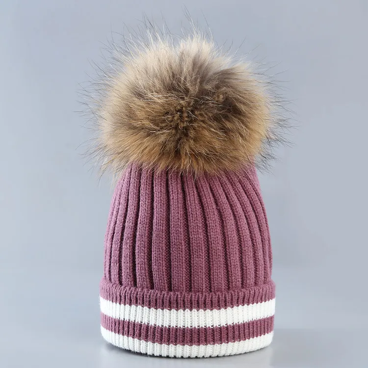 Hot Sales Bursts Varm Vinterhatt Kreativ Stava Färg Stripes Boll Wild Stick Hat Style Mössor Kepsar Xmas Gift Partihandel