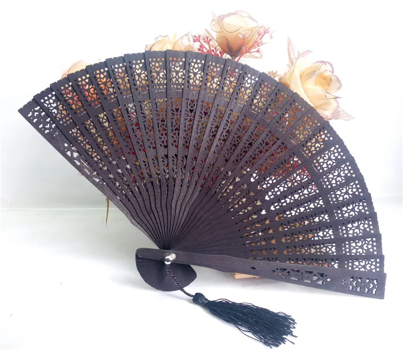 Kinesisk stil bröllop favoriserar presentfläktar Sandelträ Folding Cutout Wood Hand Craft Fan + DHL Gratis frakt