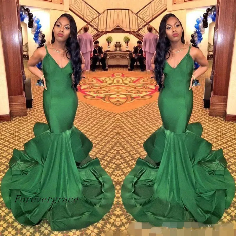 Günstige Satin Rüschen Grüne Meerjungfrau Sexy Schwarzes Mädchen Abendkleid Spaghettibügel Südafrika Abendgesellschaft Kleid Nach Maß Plus Größe
