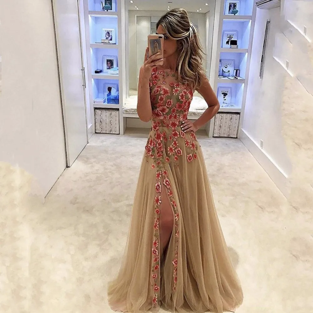 2020 Evening Gowns Champagne Scoop Prom Glow Neck Färgglada Blommor Ärmlös Lår Sida Slit Golv Längd Prom Klänningar