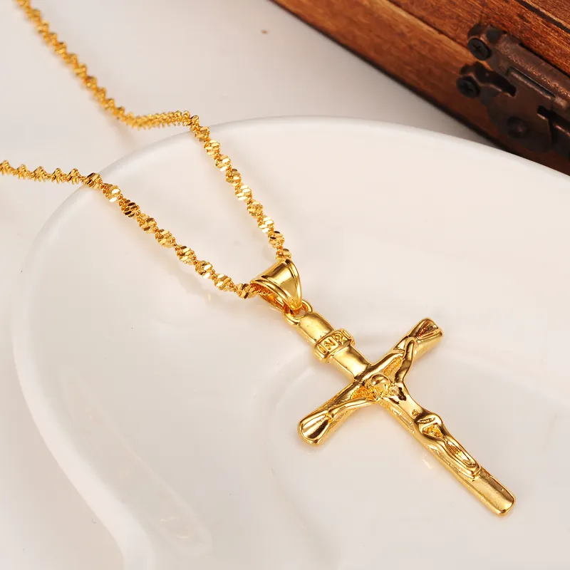 Män Kors Halsband Hängsmycke Kvinnor Inri Juses Crucifix Christianity Smycken 24K Gul Solid Gold GF Inbi Jesus i Nazareth King