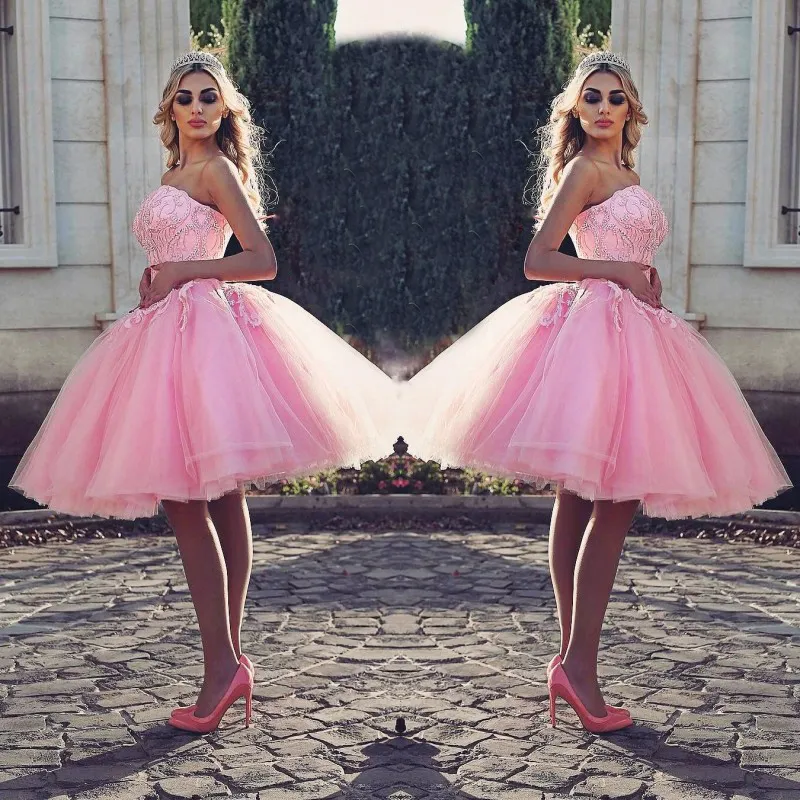 Tutu Pink Kne-Length Prom Dress Stylish stropplös pärlspetsapplikationer Pretty Cocktail Party Dress Puffy Tulle Short Lovely Even342s