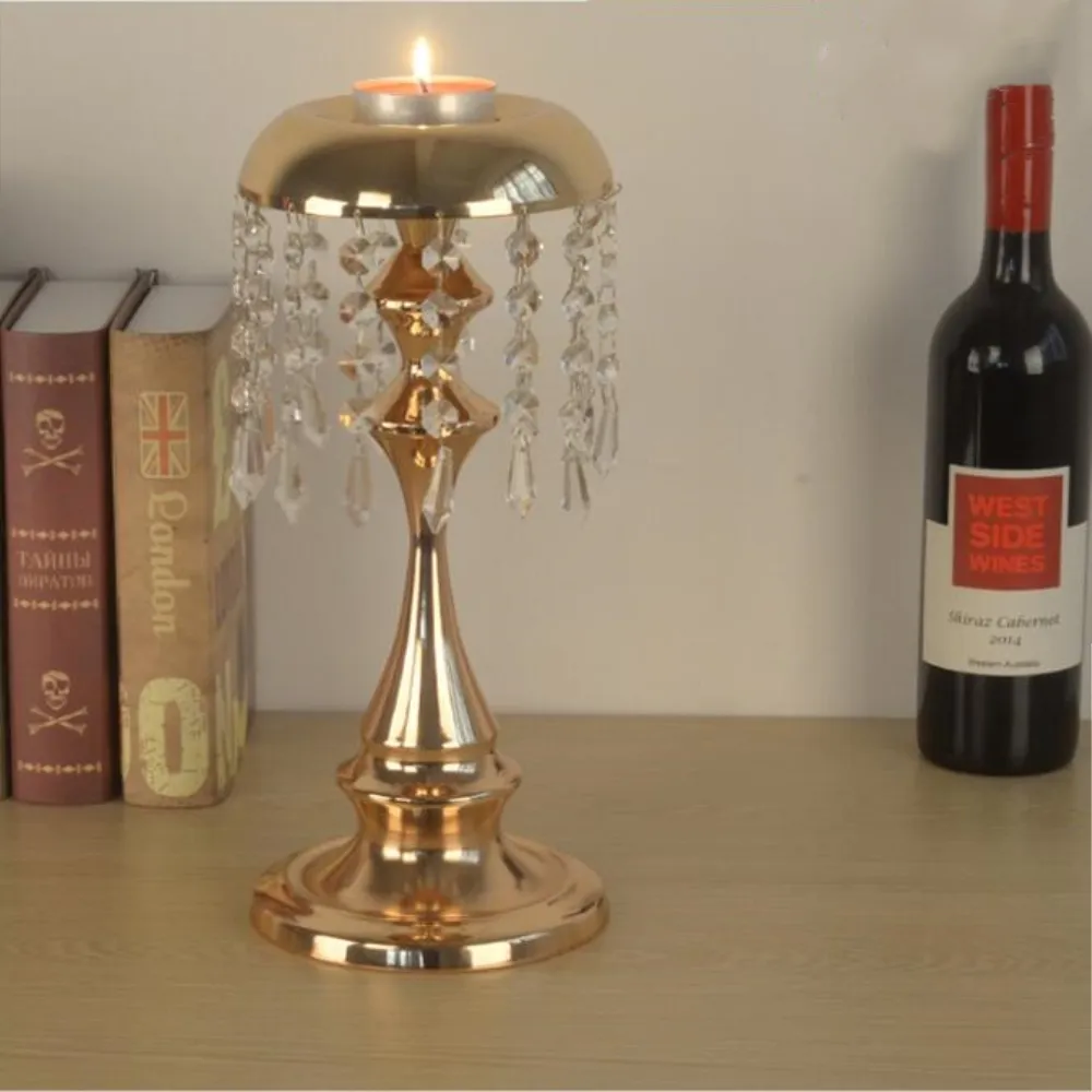 結晶の結婚式のテーブルの燭台の金属製の繊細な金メッキキャンドルホルダー