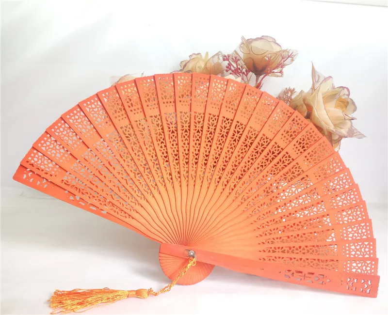 Style chinois faveurs de mariage cadeau fans bois de santal pliant découpe bois artisanat ventilateur + DHL livraison gratuite
