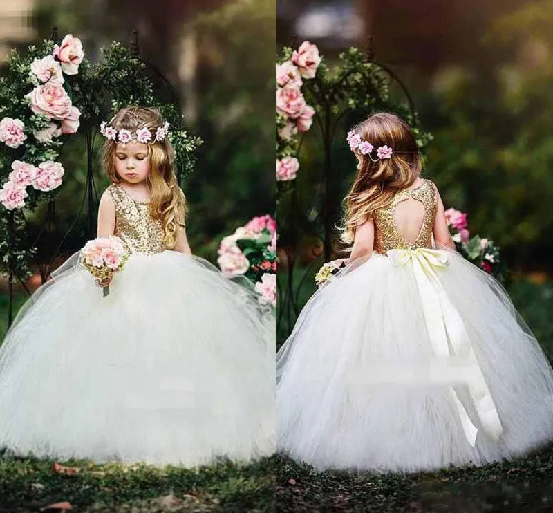 Paillettes d'or pas cher robes de filles de fleur de mariage pour pays dos creux avec ceintures gonflées Tulle filles anniversaire première communion Dre5680981