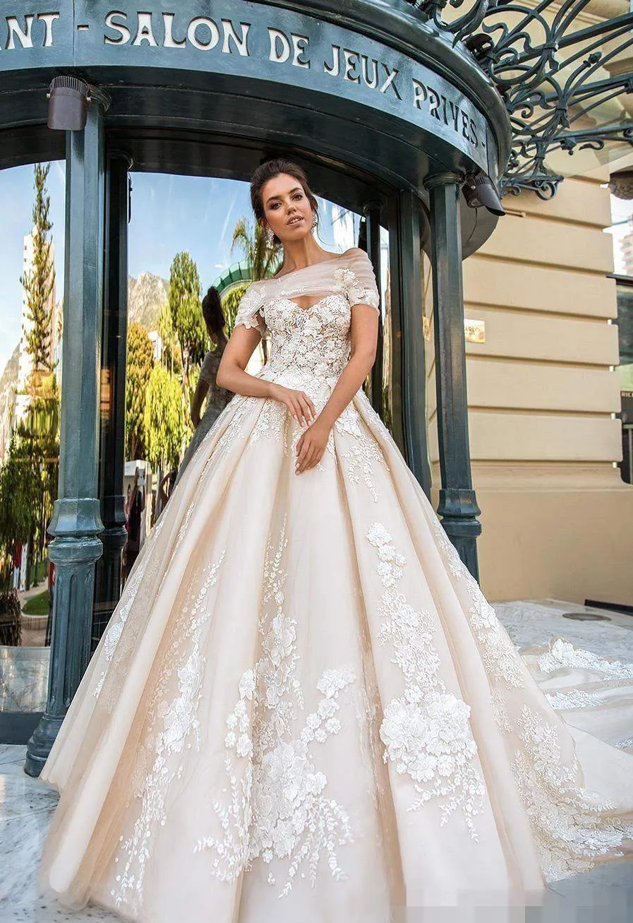 Custom Made 2019 Designer Sweetheart Vintage Dentelle Robes De Mariée Avec Hors Épaule Chapelle Train Automne Hiver Dentelle Appliques Weddin251B