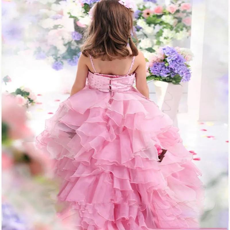 Необычные платья для девочек-цветочков Розовые платья-бретельки из спагетти Многоуровневое рюшами сшитое на заказ с скользящим шлейфом на молнии Прекрасное платье на день рождения