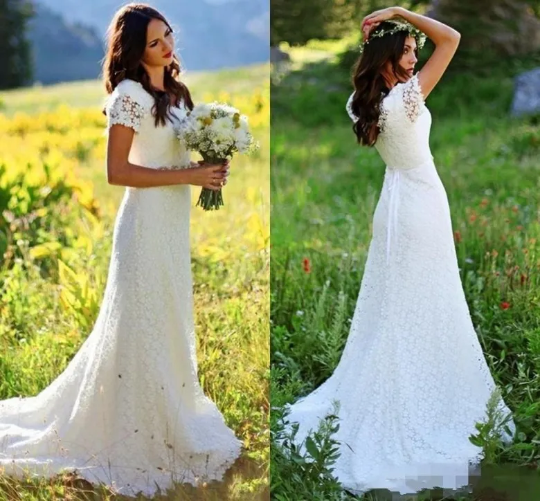 Bedövning V Neck Full Lace Boho Bröllopsklänningar Korta ärmar Beaded Country Style Bröllopklänningar med Kristaller Bälte Mermaid Robes de Mariée