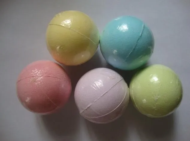 Boule de bombe de bain moussant naturel de couleur aléatoire, 10g, huile essentielle, sels de bain de SPA faits à la main, cadeau de noël pétillant pour Her1751753