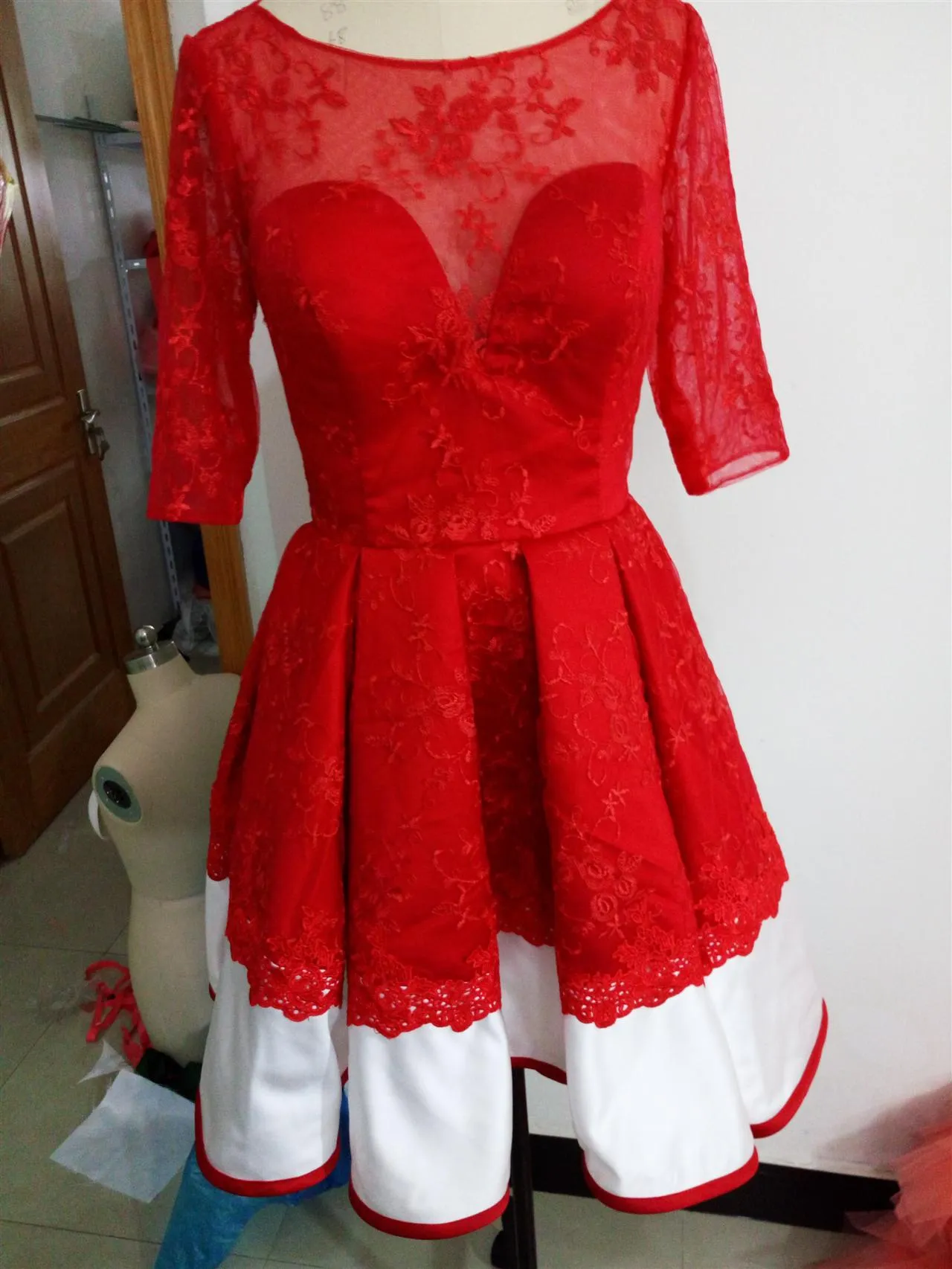 dhgate cocktail dresses Lace Applique Cocktail Dress Spaghetti Strap Short Mini Prom Dress with Backless Design from Dhgate Cocktail Dresses