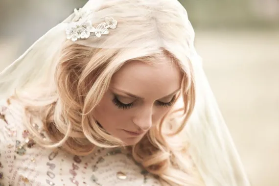 Top Fashion Simple High Quality Cut Juliet Cap Crystal Wedding Veil Bridal Cap Veils Elbow Length