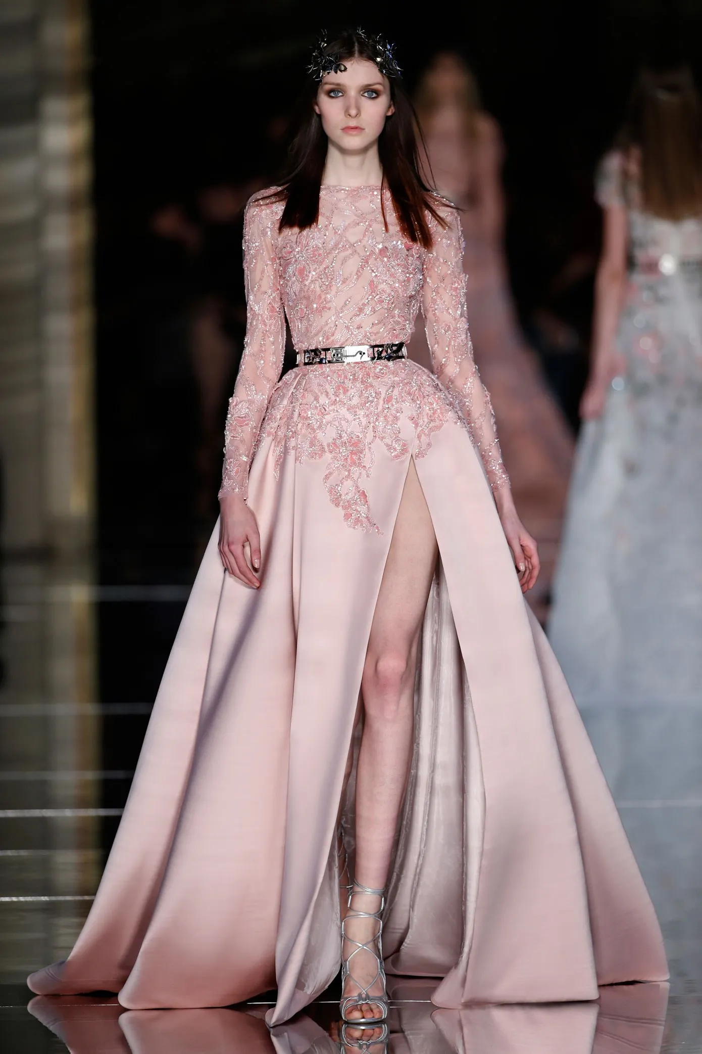 2022 Zuhair Murad Prom Jurken Lange Mode Parel Roze Kant Applique Beaded Illusion Lange Mouwen Sheer Hoog Slit Party Avondjurken