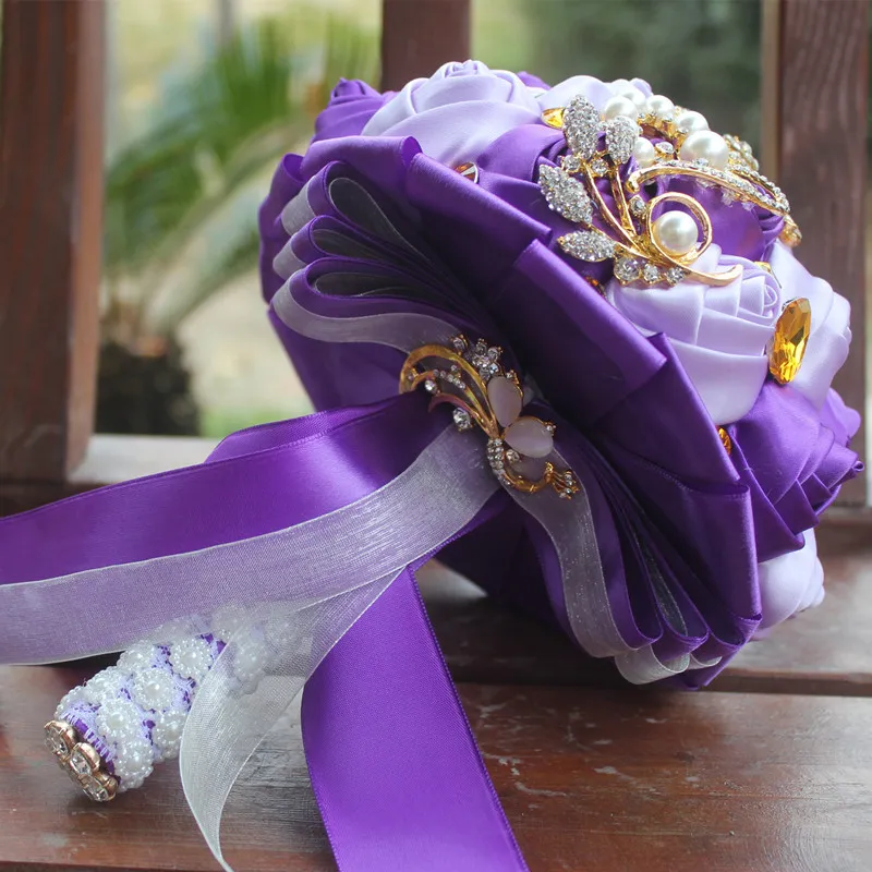 Фиолетовый сиреневый свадебный букет Имитация цветов Свадебные принадлежности Искусственный цветок Золотые стразы Сладкие 15 букетов Quinceanera 211N