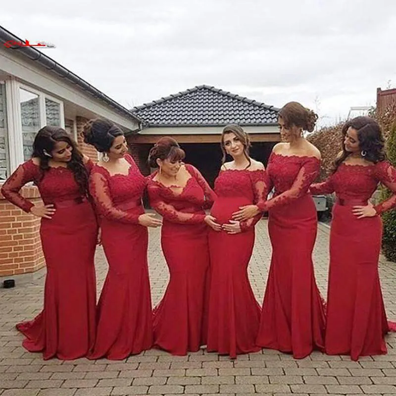 2017 Árabe Africano Novo Vermelho Dama de Honra Vestido Plus Size Sexy Fora Do Ombro Mangas Compridas Lace Backless Vestidos Formais Grávidas