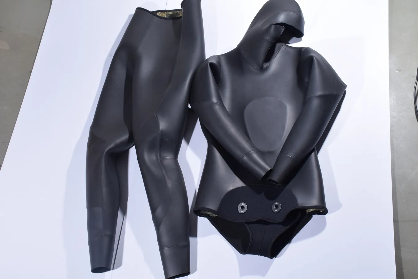 Högkvalitativ svart 35mm kamouflageprofessionell separerade dykning Wetsuit Men039s Spearfiishing Surf Diving Equipment9897252