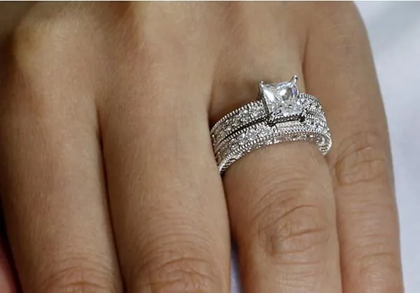 Hurtownia luksusowej biżuterii niestandardowy pierścionek 10KT białe złoto wypełnione biały topaz księżniczka Cut imitacja diamentu ślubne kobiety zestaw pierścionków prezent rozmiar 5-11