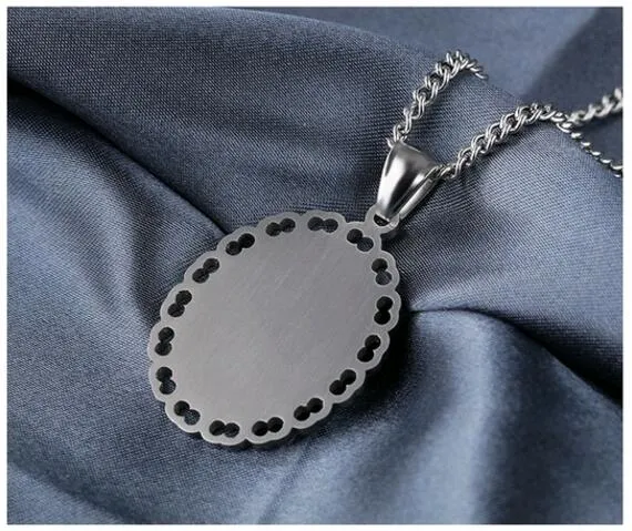 Heilige Maagd Maria Hanger Ketting met Strass Rvs Ovale Hollow Gesneden Vrouwen Mannen Amulet Trendy Religieuze Sieraden