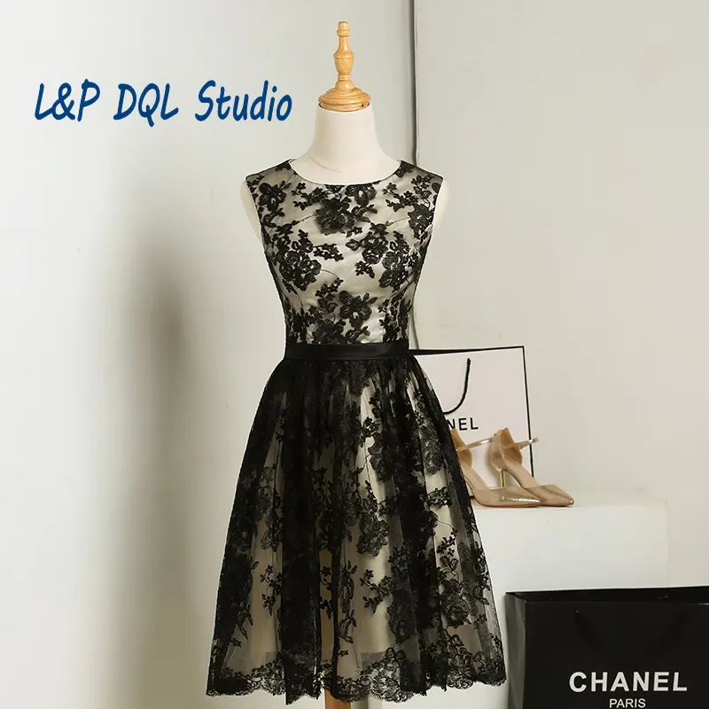 Elegant Black Lace Party Dress Scoop Zipper Back Knee-length Short Cocktail Dresses Summer Floral Lace Party Gowns Cheap