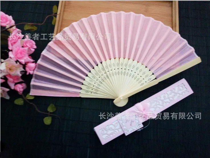 Ventiladores de mão de seda imitando chineses baratos Ventilador de casamento em branco para presentes de convidados de casamentos de noiva 50 peças por pacote