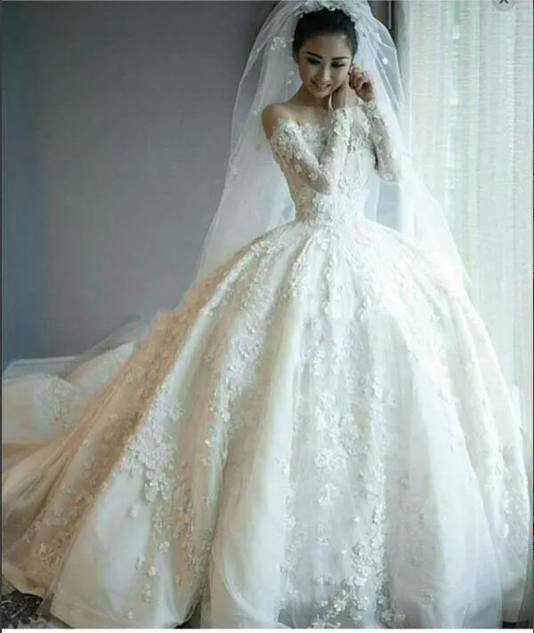 Robes de mariée de luxe robe de bal 2017 épaule manches longues appliques dentelle tulle plus la taille robes de mariée robes de mariée chapelle train