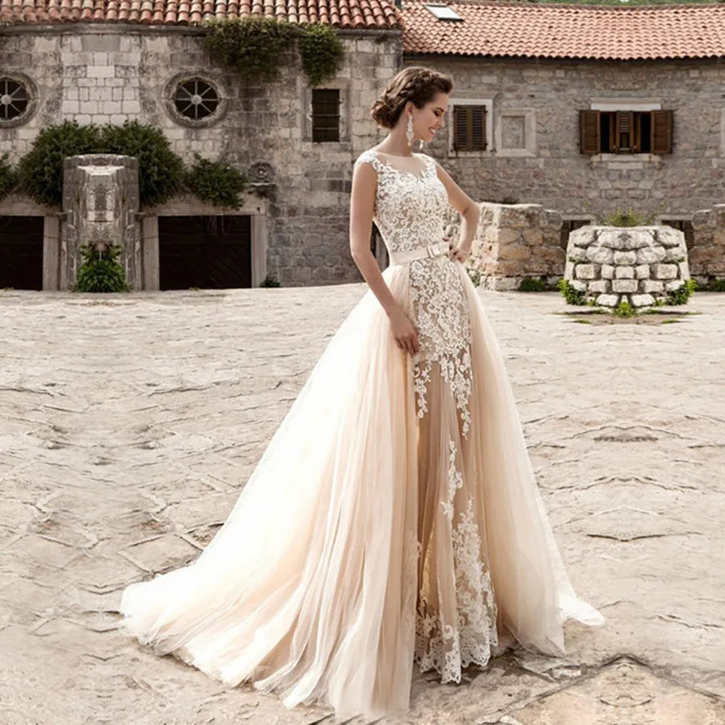 Abiti da sposa con applicazioni di pizzo Boho Abiti da sposa bohémien con maniche ad aletta e gonna staccabile con scollo rotondo Abiti da sposa eleganti a trapezio