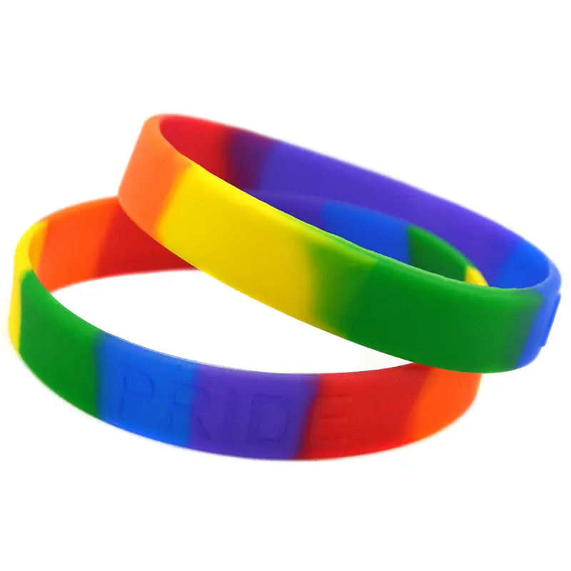 100 stks Pride Silicone Rubber Bracelet Trendy Decoratie reliëf Logo Volwassen maat Rainbow Colors voor promotie Gift