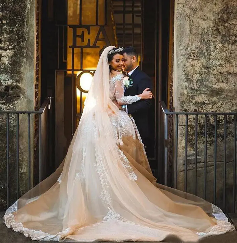 2017 principessa off spalla manica lunga manica di pizzo abito da ballo cattedrale abiti da sposa abiti da sposa di lusso dubai tulle arabo tulle in rilievo abiti da sposa en10204