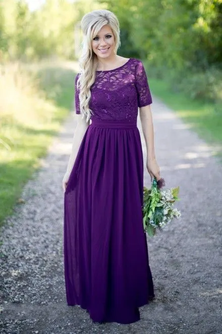 2020 Country Brautjungfernkleider heiß lang für Hochzeiten Marineblau Lila Chiffon mit kurzen Ärmeln Spitze Perlen bodenlangen Trauzeugin-Kleider