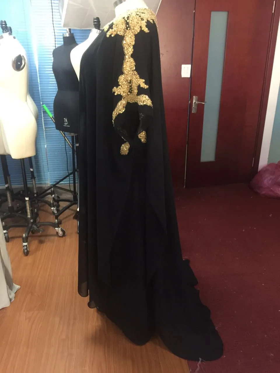 Robes de soirée musulmanes arabes une ligne paillettes dorées et noires perlées grande taille tenue de soirée formelle longue robe d'occasion spéciale