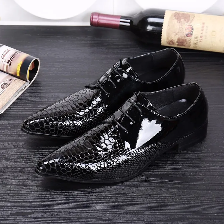 Scarpe da sposa nero a punta le dita dei piedi scarpe di cuoio Mens brevetto modello Snake Sapato Masculino Lace Up Plus Size Creepers