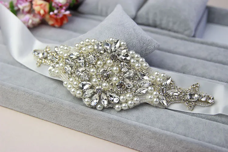 豪華な真珠のブライダルベルト2017ブリンブリンベロのラインストーンクリスタル結婚式サッシリボンオーガンザ美しいボヘミアのブライダルヘッドピースハンドバンド