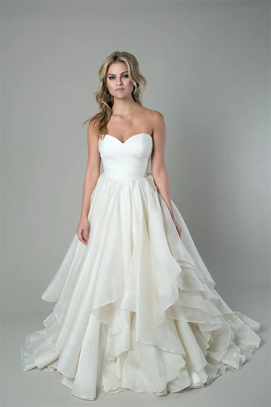 Ball Gown Multiple Layers Ruffled Organza Delicate Ruched Wrapped Wedding Dress Covered Buttons Sexy Bridal Gowns