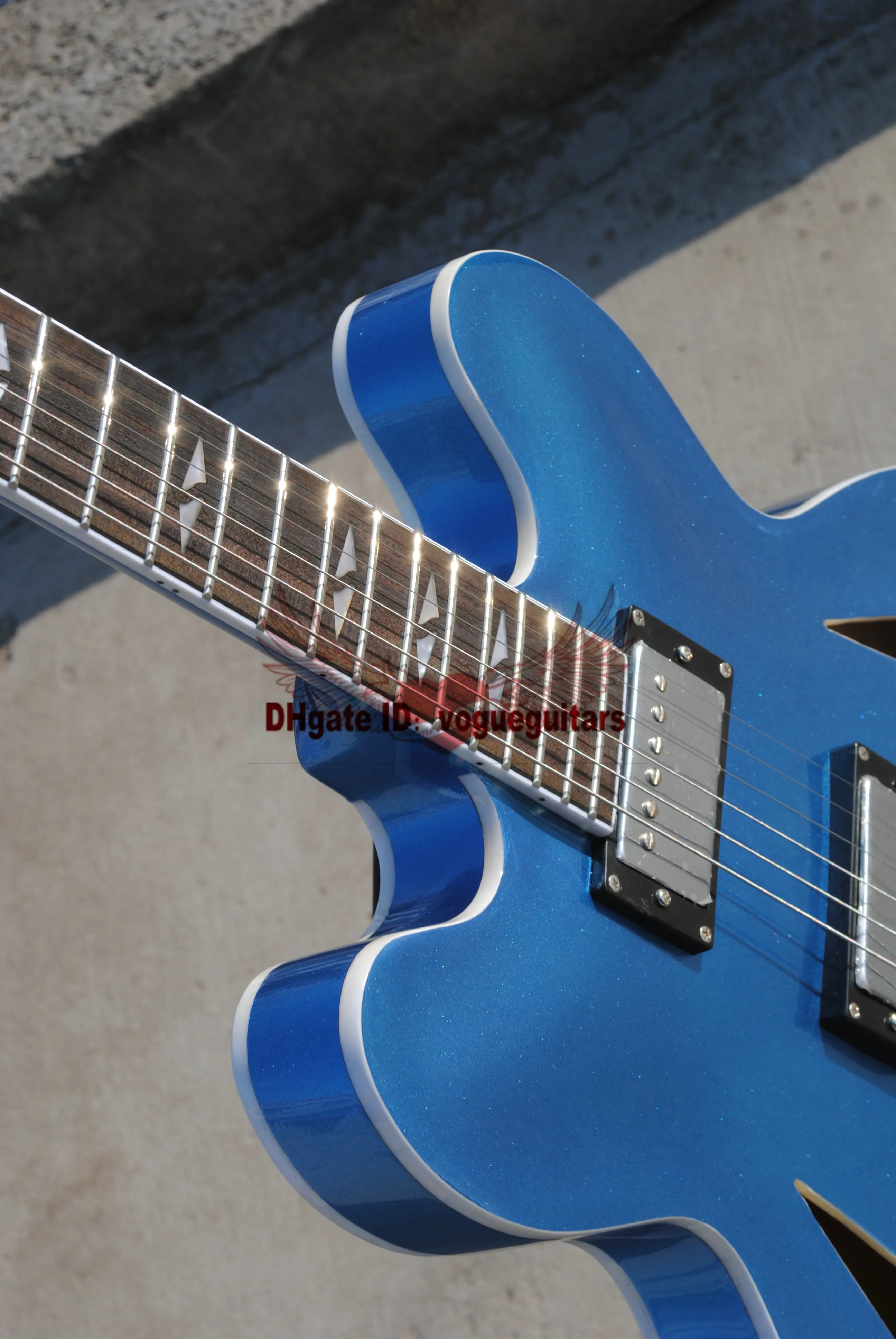 Kundenspezifische E-Gitarre mit Tremolo im Groß- und Einzelhandel in blauer Qualität, kostenloser Versand je nach Wunschfarbe