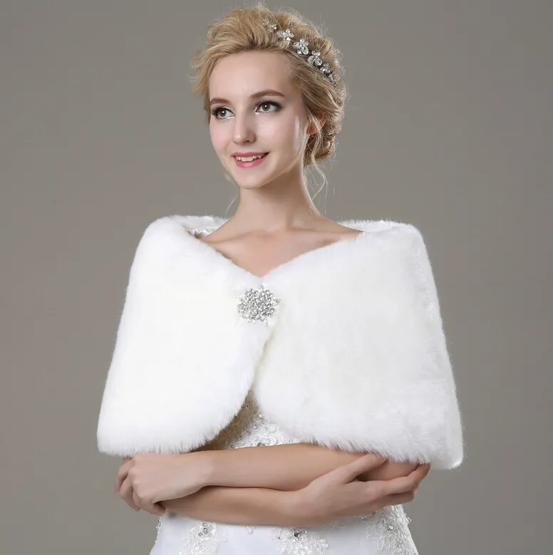 Faux Fur Bridal wzruszony ramionami Ziewstka Załączona Cape Zabucz Bolero Jackets Płaszcz idealny na zimową ślub panna młoda nosić czerwoną białą ciepłą kurtkę 20191964