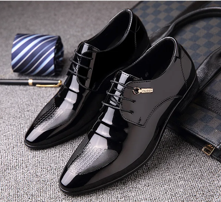 Scarpe eleganti da uomo in pelle verniciata moda, scarpe da uomo casual con lacci, scarpe derby da uomo di alta qualità