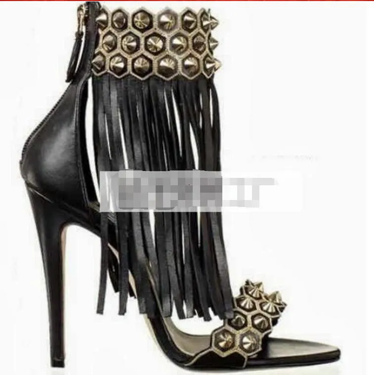 2017 Sexiga Kvinnor Spike Stud Högklackar Kändisskor Gladiator Sandaler Tunna Heel Open Toe Summer Tassel Sandals Fringe Shoes Party Shoes