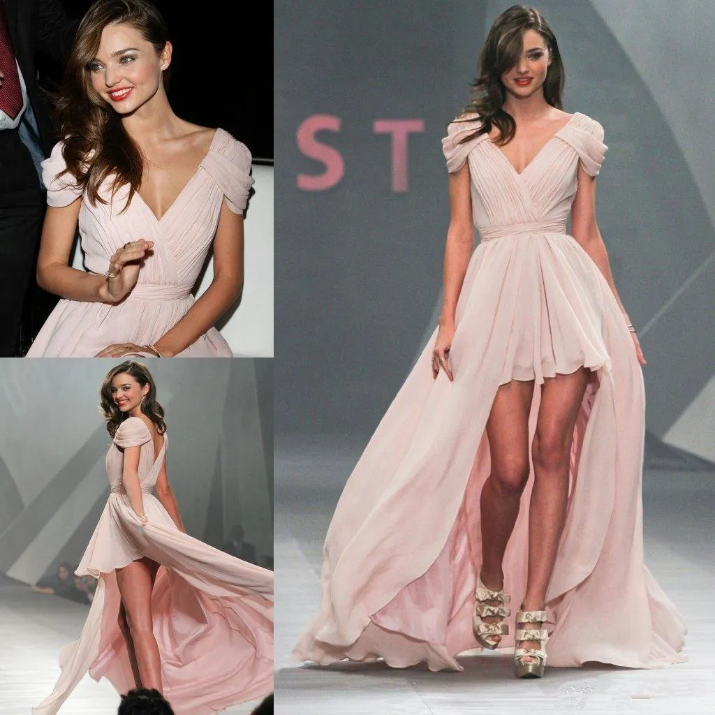 Hot Miranda Kerr V-Neck Sukienki Suknie Czapki Rękawy Wysoka Niska Asymetryczna Party Dress Celebrity Suknie Wieczorowe Suknie Ruched Szyfonowy Czerwony Dywan