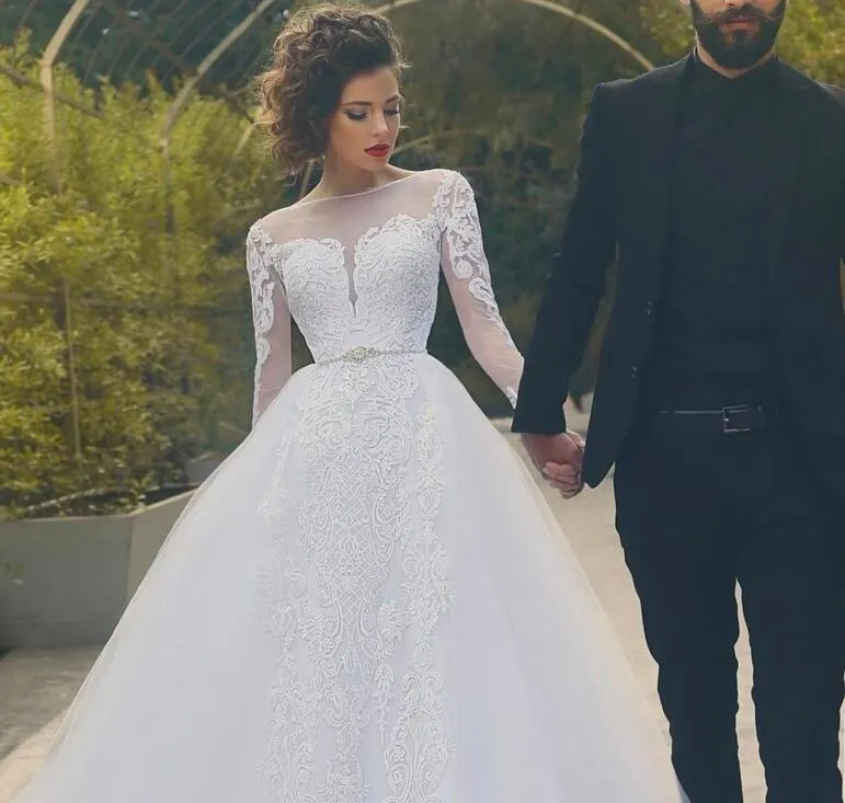 Afrikanska Vintage Bröllopsklänningar Saudiarabien Storlek 2 Långärmad Sheer Neck Wedding Dress Luxury Tulle 3D Appliques Bridal Dress