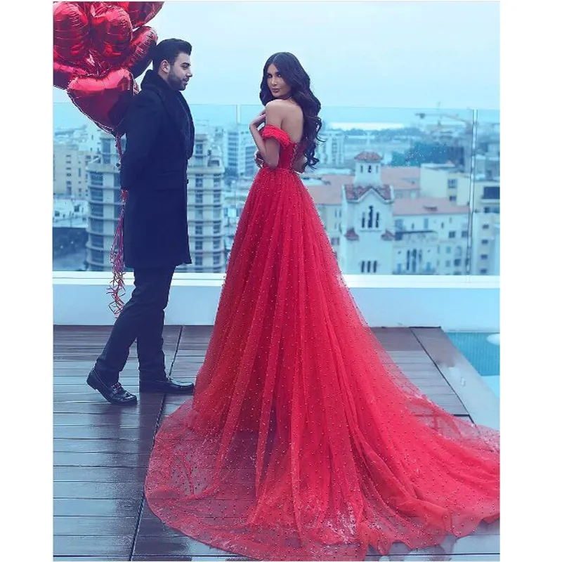 Incroyable rouge hors épaule robes de bal avec des perles perlées 2017 Tulle une ligne à lacets dos robes de soirée sur mesure robe de soirée de reconstitution historique