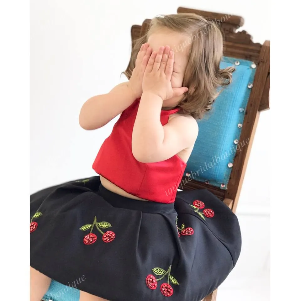 Deux pièces robes de reconstitution historique pour tout-petits 2021 avec licou et détails de cerise Photos réelles bébé filles robe de fête d'anniversaire rouge noir