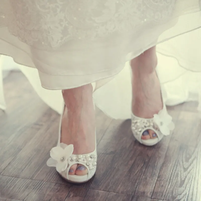 Lyxig modell Bridal Lace Shoes Peep Toe Koren Vit Bröllop Skor Fashion Platform Stiletto Heel Mor of the Bride Shoes