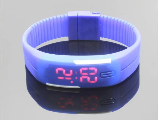 2017 nouveau coloré doux LED tactile montre bonbons en caoutchouc de silicone écran numérique bracelet montres hommes femmes unisexe sport montre-bracelet rapide gratuit