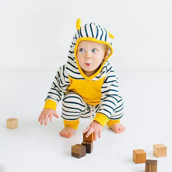 Mikrdoo Baby-Mädchen-beiläufige Kleidung Gelb Hoodies Gestreifte Hosen 2ST-Kind-Baumwollanzug Child O-Ansatz Hoody Kleidung Langarm Infantil Top