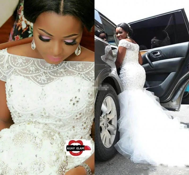 Plus Size Árabe Vestidos de Casamento Nigeriano Sereia De Luxo Beading Pérolas Sheer Bateau Neck Mangas Curtas Trem da Capela Tule Vestidos de Noiva
