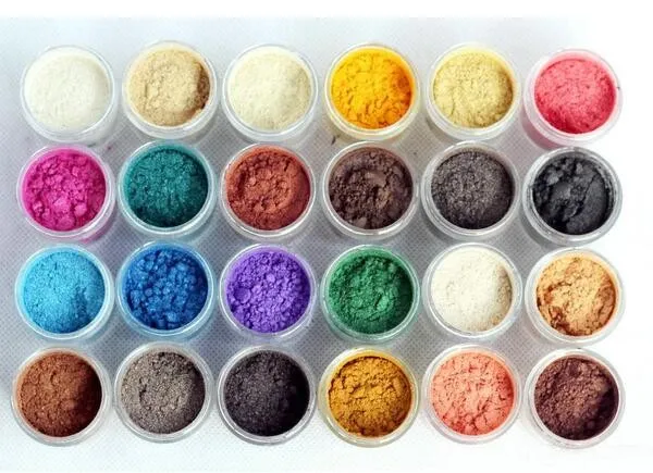 Gratis Verzending NIEUWE 7.5g pigment Oogschaduw/Meraliseren oogschaduw Met Engels Kleuren Naam 24 kleuren 12 stks/partij willekeurige kleur sturen