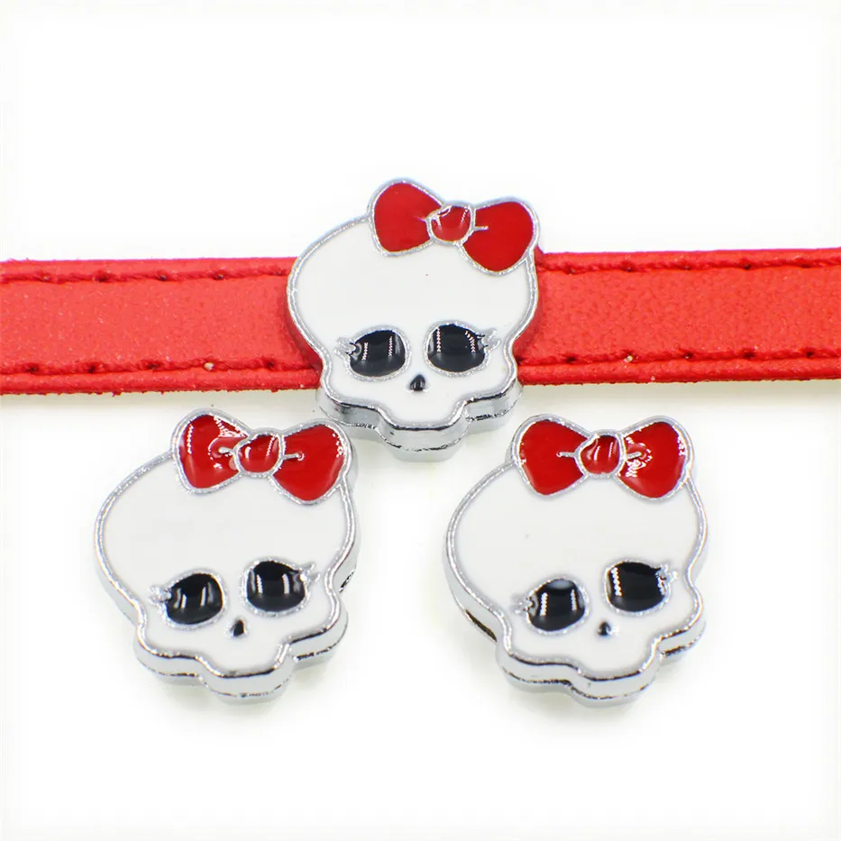 Hela 50st Zink Alloy Halloween Skull med Bow Tie 8mm Slide Charms Diy Accessories Fit 8mm Pet Collars Wristband SL1657323859