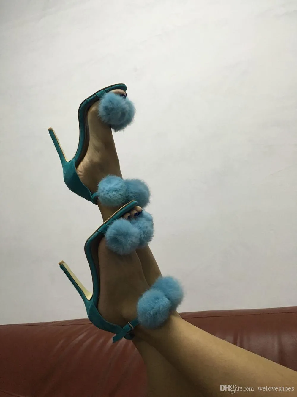 2017 nuove donne di arrivo palla di pelo tacchi alti pom pom sandali sandali gladiatore cinturino alla caviglia sexy scarpe da festa tacco sottile