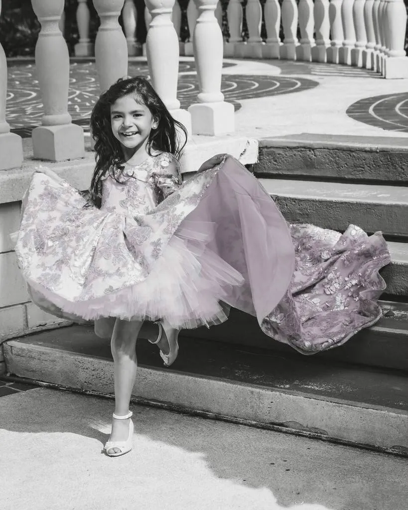 Lovely High Low Tulle Lace Flower Girls Dresses Train Long Sleeve Little Girls Pageant Dress Cheap Girl Formal Wear Party Ball Gown